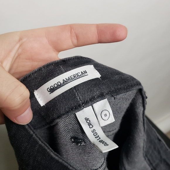 Good American good leg crops raw hem jeans - Picture 3 of 6